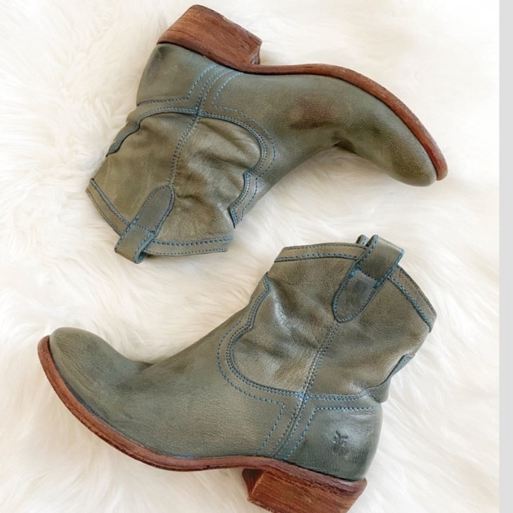 Rare Vintage Carson pull on blue leather Frye short cowboy/cowgirl boots